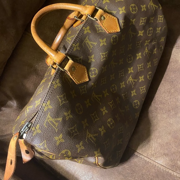 Authentic Louis Vuitton speedy 40 - Picture 9 of 13